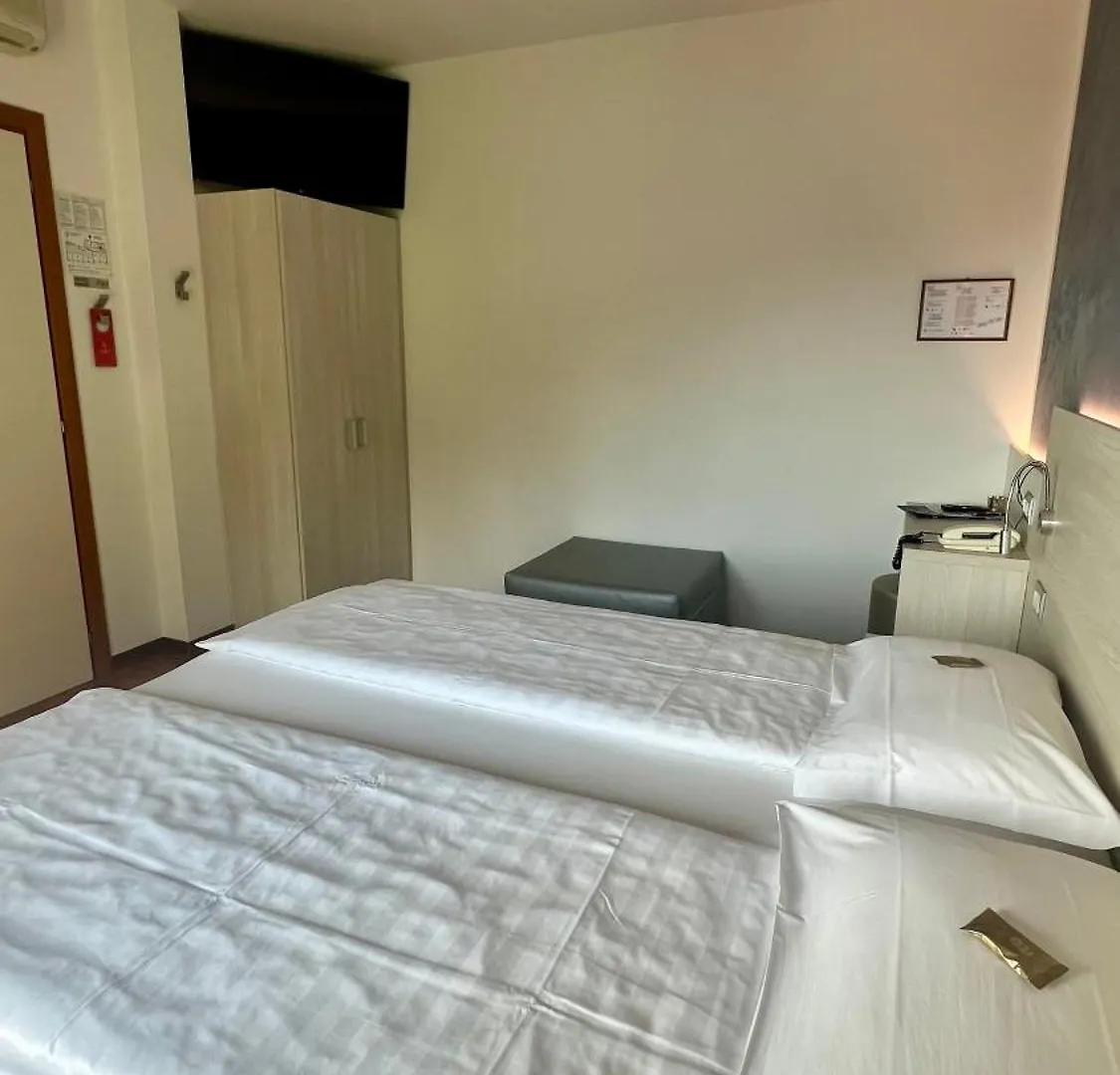 ** Hotel Albergo Villa Edera Malcesine Italy